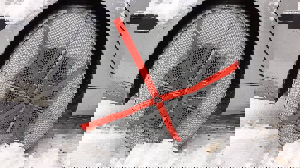 563152